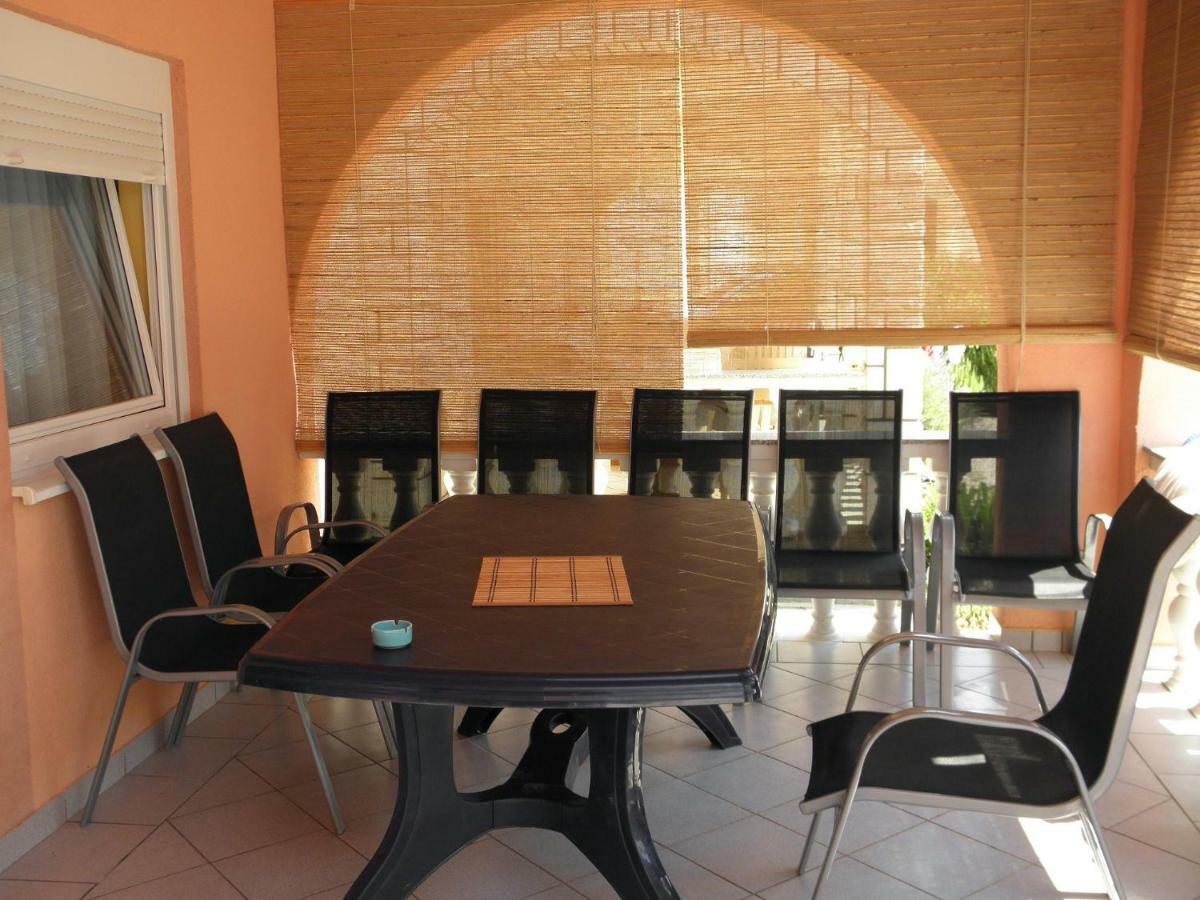 Apartments Vir Delfin Exterior foto